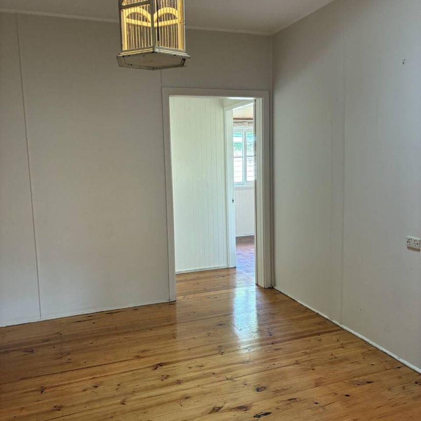 Charming Family Home in Peaceful Leafy Setting - Walk to Town - Photo 1