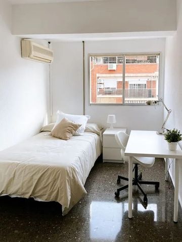 Carrer del Bisbe Jaume Pérez, Valencia, Valencian Community 46006 - Photo 4