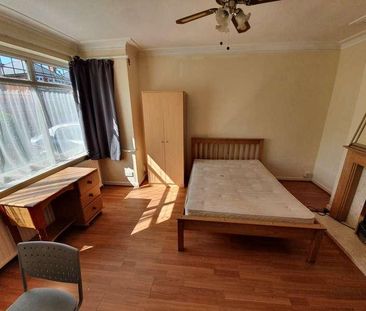 Bedroom Property In Winton, BH9 - Photo 4