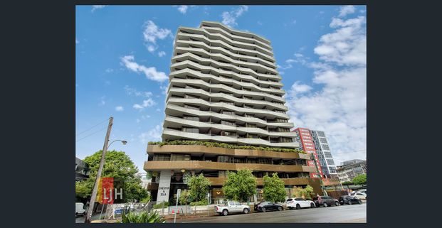 Inner City One Bedroom With Huge Balcony, Ducted Air And Resort Style Amenities - Photo 1