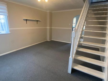 2 bedroom end of terrace house to rent - Photo 2