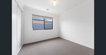 This Low Maintenance Property is Sure to Impress. - Photo 4