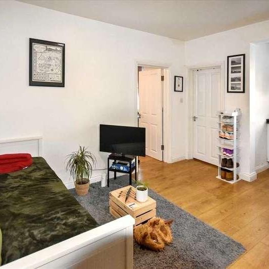 Dewsbury Court, Chiswick, Chiswick, W4 - Photo 1