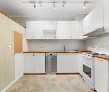 Cozy One Bedroom Unit in Heart of Hornsby - Photo 3