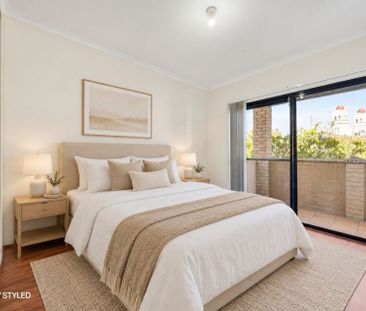 Spacious three-bedroom townhouse in a quiet & convenient location - Photo 2