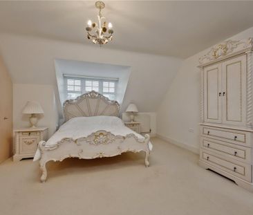 4 bedroom end of terrace house to rent - Photo 3