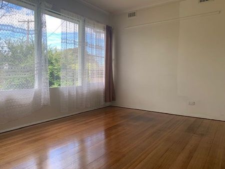 Freshly updated and ready to move in - Photo 2