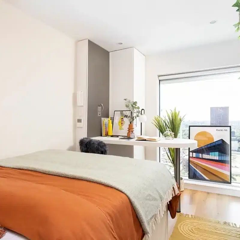 Extra Large Highest Double Ensuite: Three Bed Flat - Photo 1