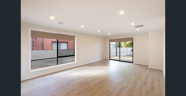 Large Family Home in Convenient Location - Photo 1