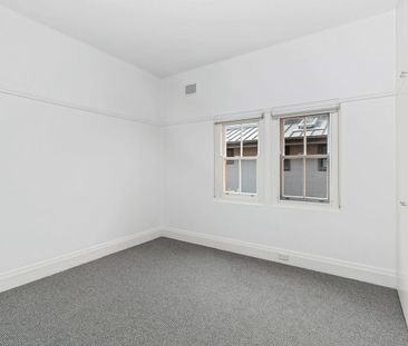 Three bedroom apartment with harbour views - Photo 3