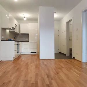 Ab 1. November Moderne und helle 2-Zimmer-Wohnung inkl. Tiefgaragenplatz - Foto 1