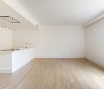 2 Bedroom Apartment, Lisboa - Photo 3