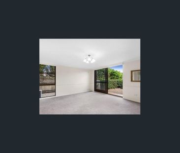 Stylish & Bright 2-Bed Townhouse - Photo 2