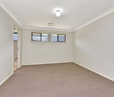 Step into This Home and You Will Appreciate the Size&excl; - Photo 2