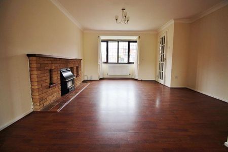 4 bedroom detached house to rent - Photo 2