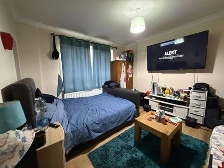 3 bedroom maisonette to rent - Photo 5