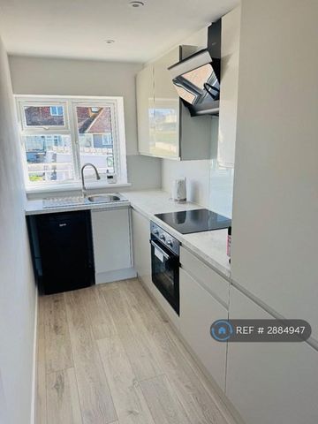 2 bedroom semi-detached house to rent - Photo 3