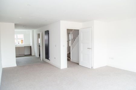 3 bedroom semi-detached house to rent - Photo 5