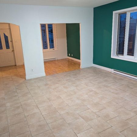 GRAND 6-1/2 A LOUER TRÈS PROPRE, RENOVÉ, SPACIEUX ET LUMINEUX A SHAWINIGAN DISPONIBLE DÈS MAINTENANT CONTACTEZ NOUS 514-377-7407 - Photo 4