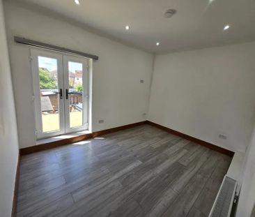 Studio Flat, Dorset Road, SW19 - Photo 1