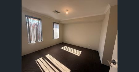 Stylish Family Living in a Sought-After Location - Photo 3