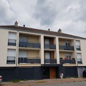 Bel appartement T5 avec balcon et garage proche des écoles à Decize - Photo 3