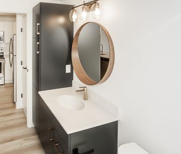 Birmingham: Gold Accents – Executive Suite – 710 Westminster, Winni... - Photo 2