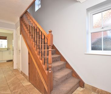 4 bedroom link detached house to rent, - Photo 2