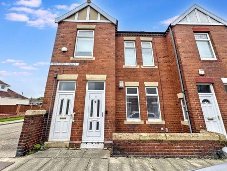 2 bed lower flat to rent in NE32 - Photo 5