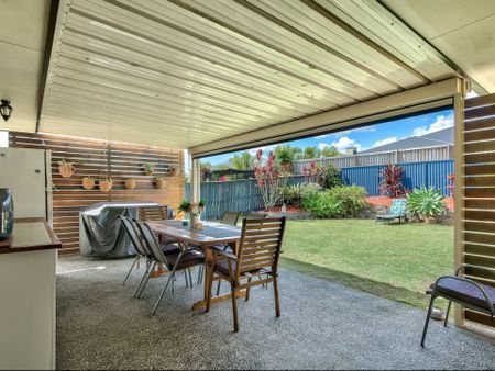 GENEROUS FAMILY HOME WITH FANTASTIC OUTDOOR LIVING - Photo 2