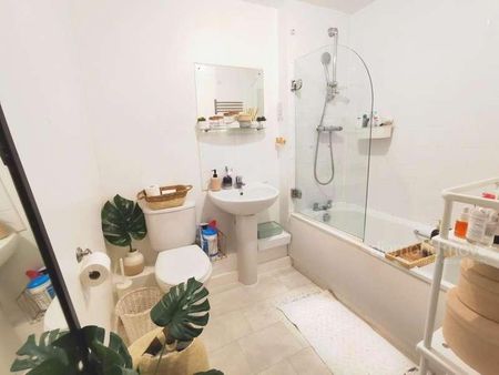 Ebbett Court, Victoria Road, London, W3 - Photo 4