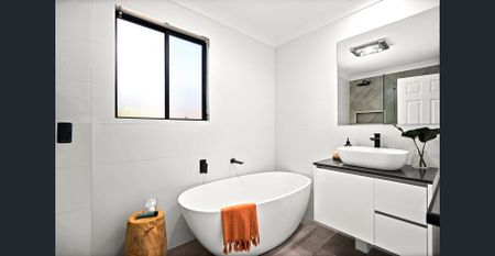 DEPOSIT RECEIVED - Bright & Stylish Townhouse in a Boutique Complex - Photo 5