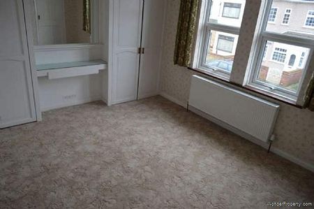 2 bedroom property to rent in Southend On Sea - Photo 3