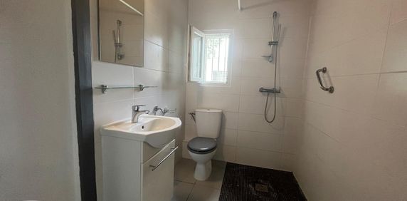 Location Appartement 2 pièces 45m² ISTRES 13800 - Photo 2