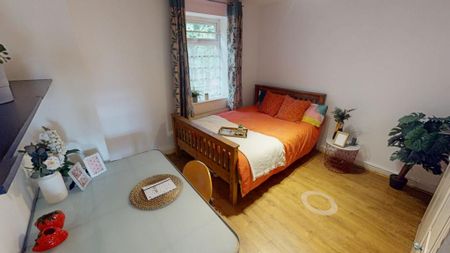 5 bedroom ground floor flat to rent - Photo 4