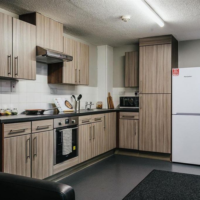 1 bedroom in a flat share to rent - Photo 1