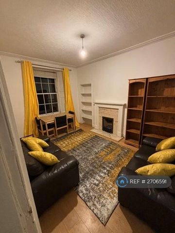 1 bedroom in a flat share to rent - Photo 3
