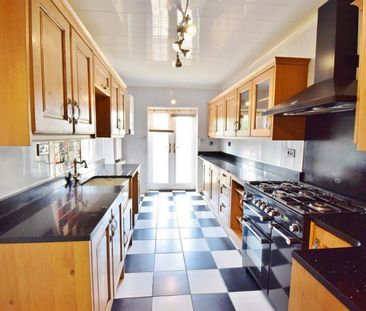 3 bedroom House To Let - Photo 4