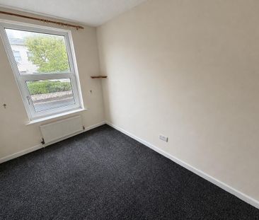 2 bedroom ground floor flat to rent - Photo 2