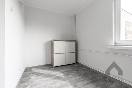 Przytulna i wyposażona kawalerka na osiedlu Stałym w Jaworznie do wynajęcia - Zdjęcie 4