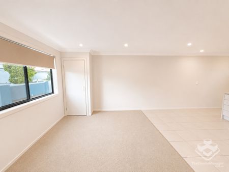 Studio Apartment incl Water Bill - Resort Style Complex 100M to Westfield - Photo 2