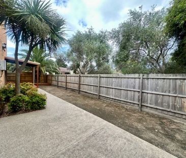 Stunning home in the heart of Dromana! TWO KITCHENS! - Photo 6