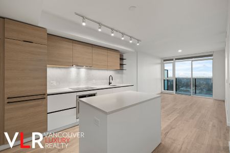 Condo in Surrey, BC - Photo 5