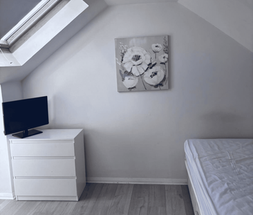 5 bedroom semi-detached house to rent - Photo 2