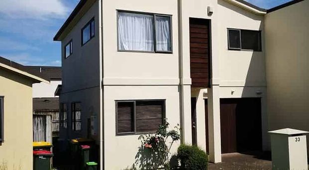 Modern two-level free hold terrace house - Photo 1