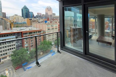 Condo for rent, Montréal (Ville-Marie) - Photo 2