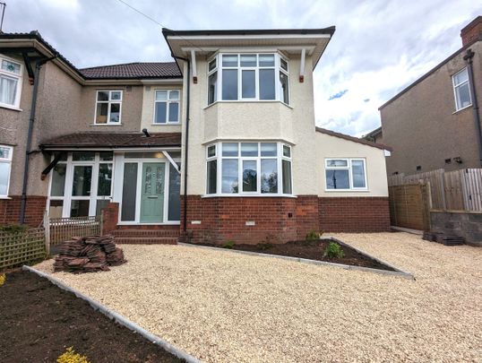 Quiet Location - Double Room with Private Off-suite - Photo 1