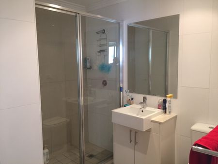 Two Bedroom Inner City Apartment - Photo 2