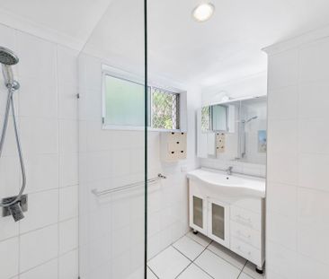 Peaceful, Light & Airy 2 Bedroom Unit in Well Maintained 'Estoril' ... - Photo 2