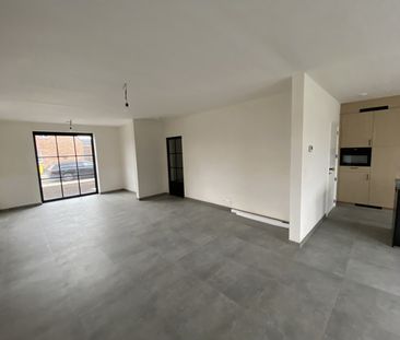 Goedgelegen en energiezuinige nieuwbouwwoning met terras en tuin - Photo 3